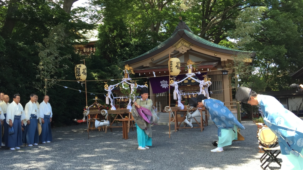 Shinto ritual in the shrine. 祭神儀式在神社。 | 1 minute traveller