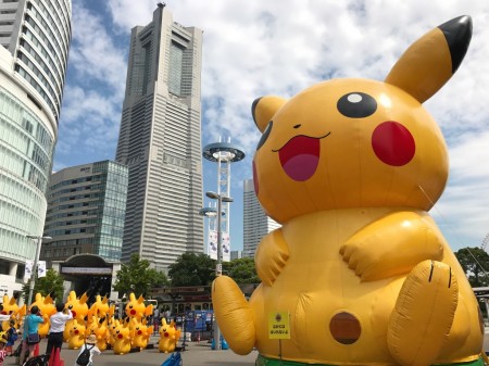 Gigantic Pikachu balloon 