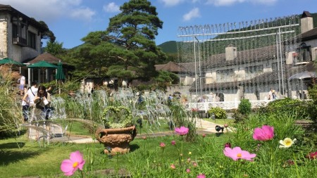 Hakone Garasu No Mori Museum