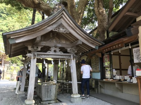 Shrine office and Temizusha at Goryo Jinja shrine in Kamakura