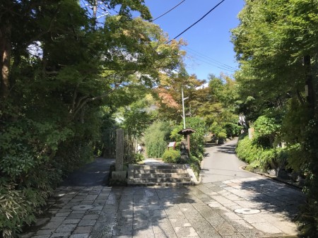 Pathway to Kaizo-ji temple in Kamakura