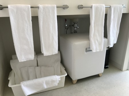 Bath and hand towels in the room of Mitsui Garden Hotel Prana Tokyo Bay